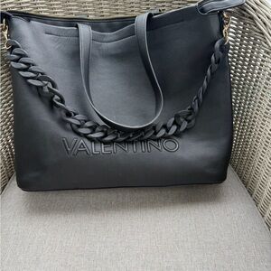 Italian inspired tote bag in black.